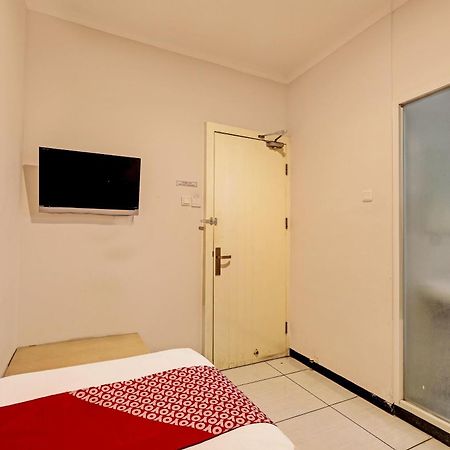 Sky Guesthouse Semarang Exterior photo