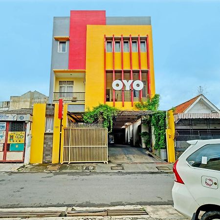 Sky Guesthouse Semarang Exterior photo