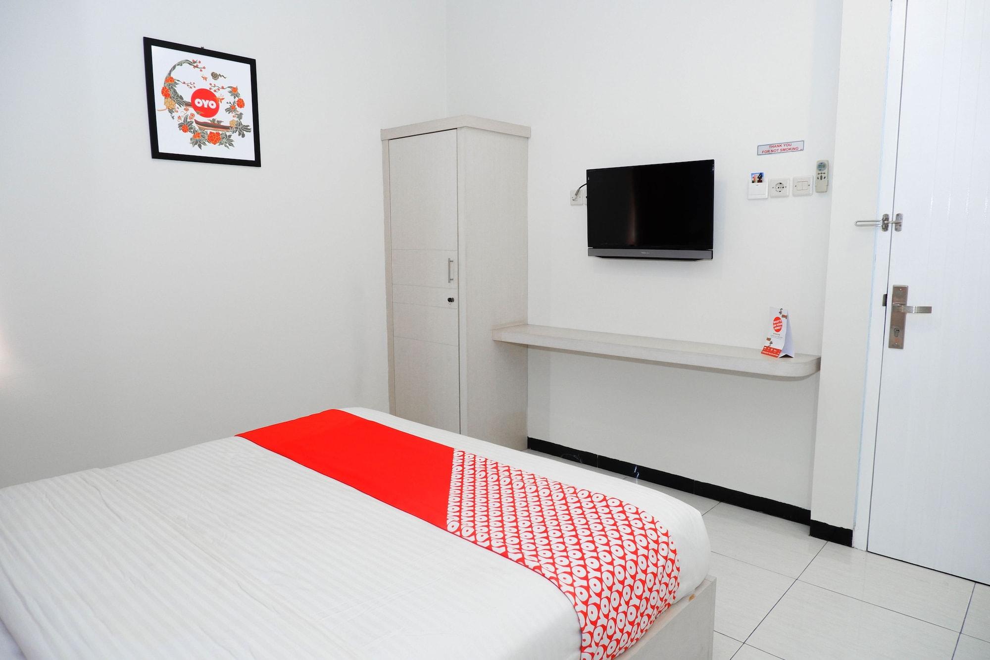 Sky Guesthouse Semarang Exterior photo