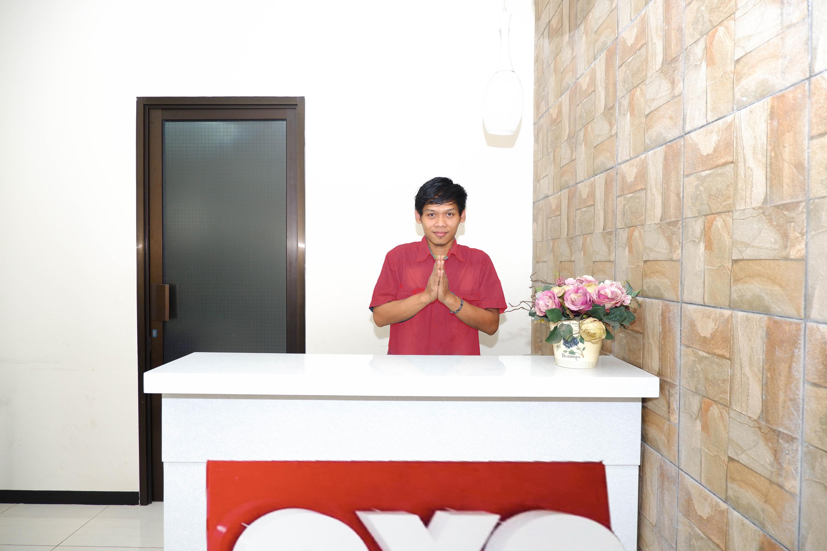 Sky Guesthouse Semarang Exterior photo