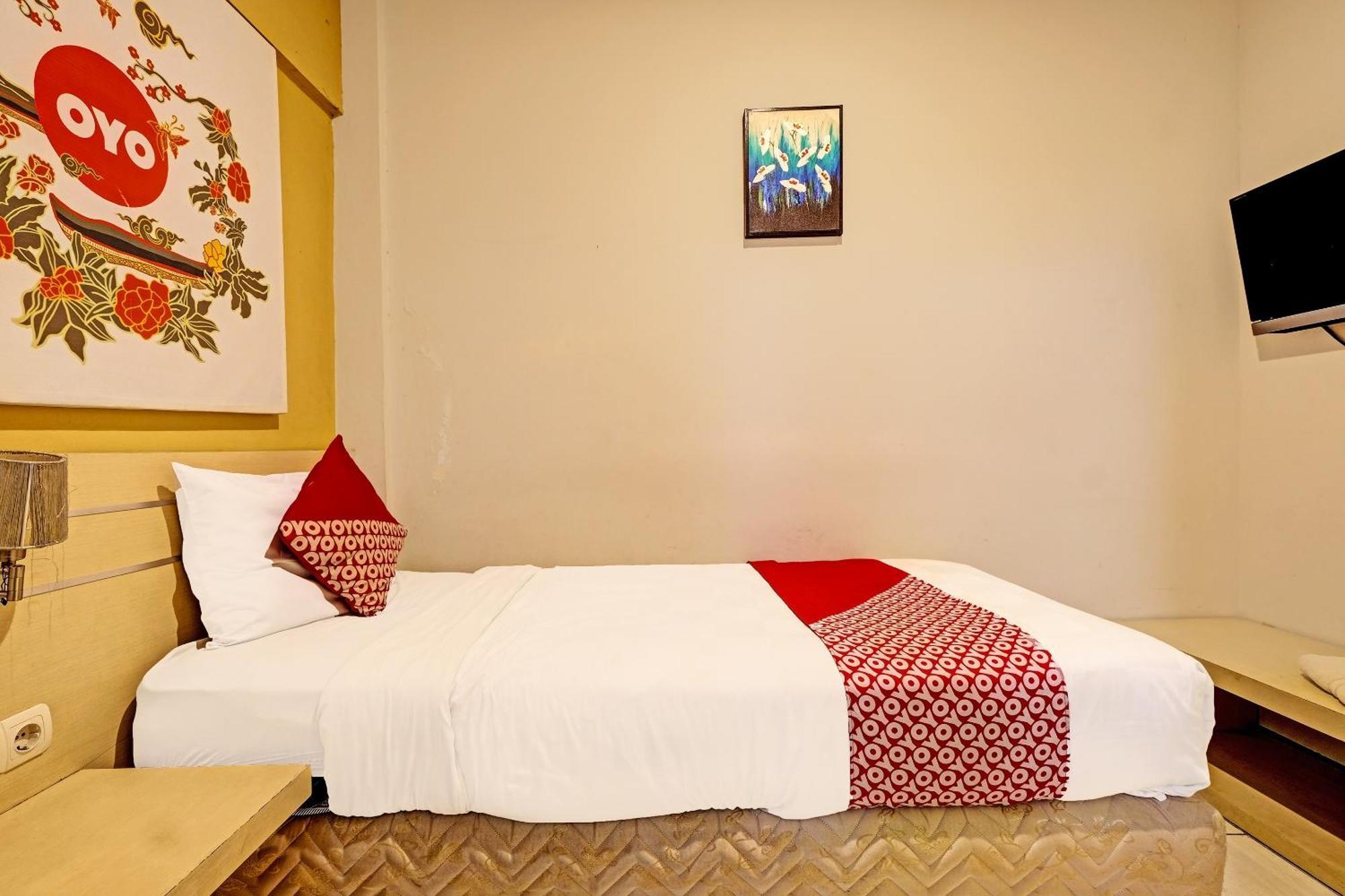 Sky Guesthouse Semarang Exterior photo