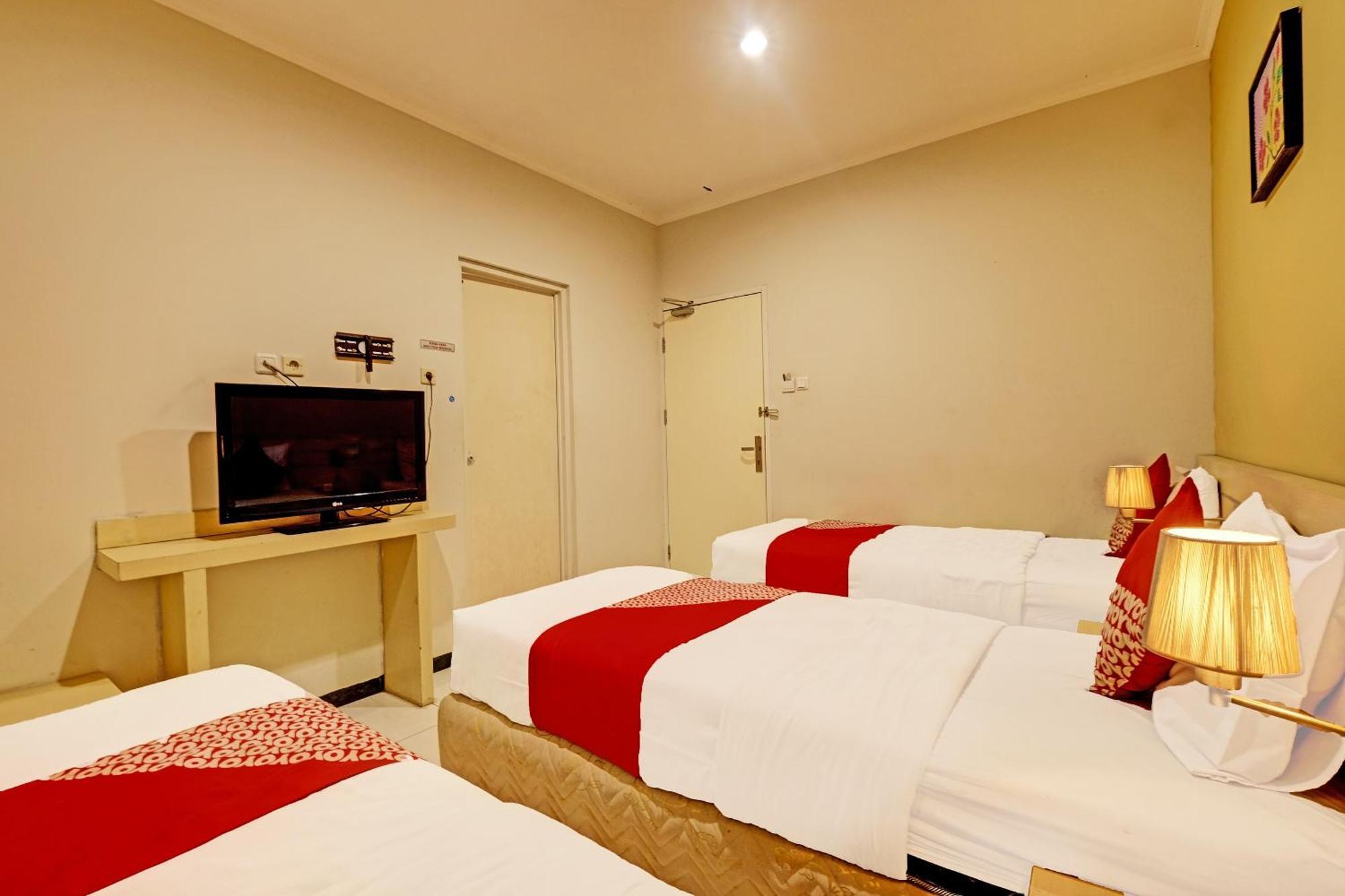Sky Guesthouse Semarang Exterior photo