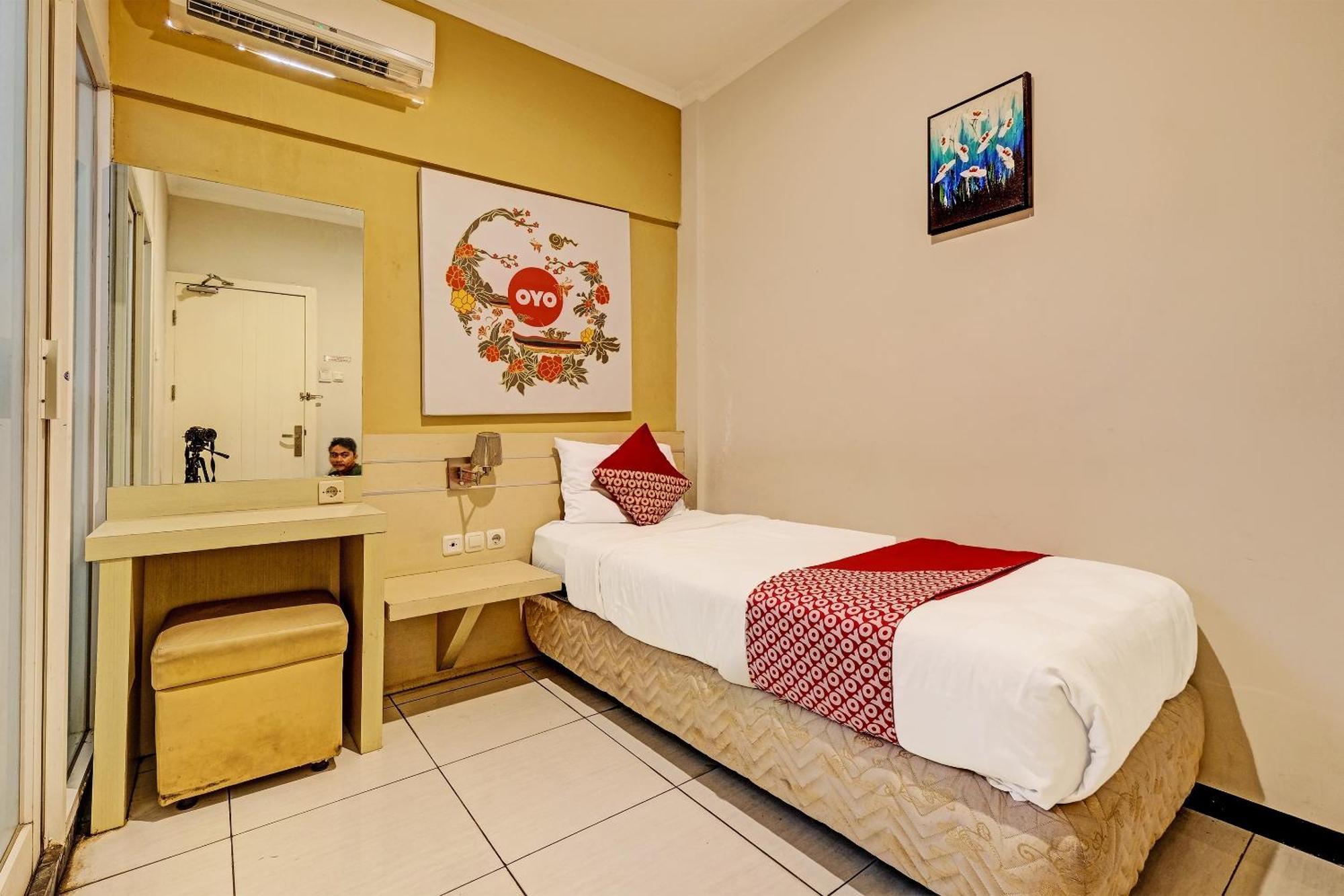 Sky Guesthouse Semarang Exterior photo