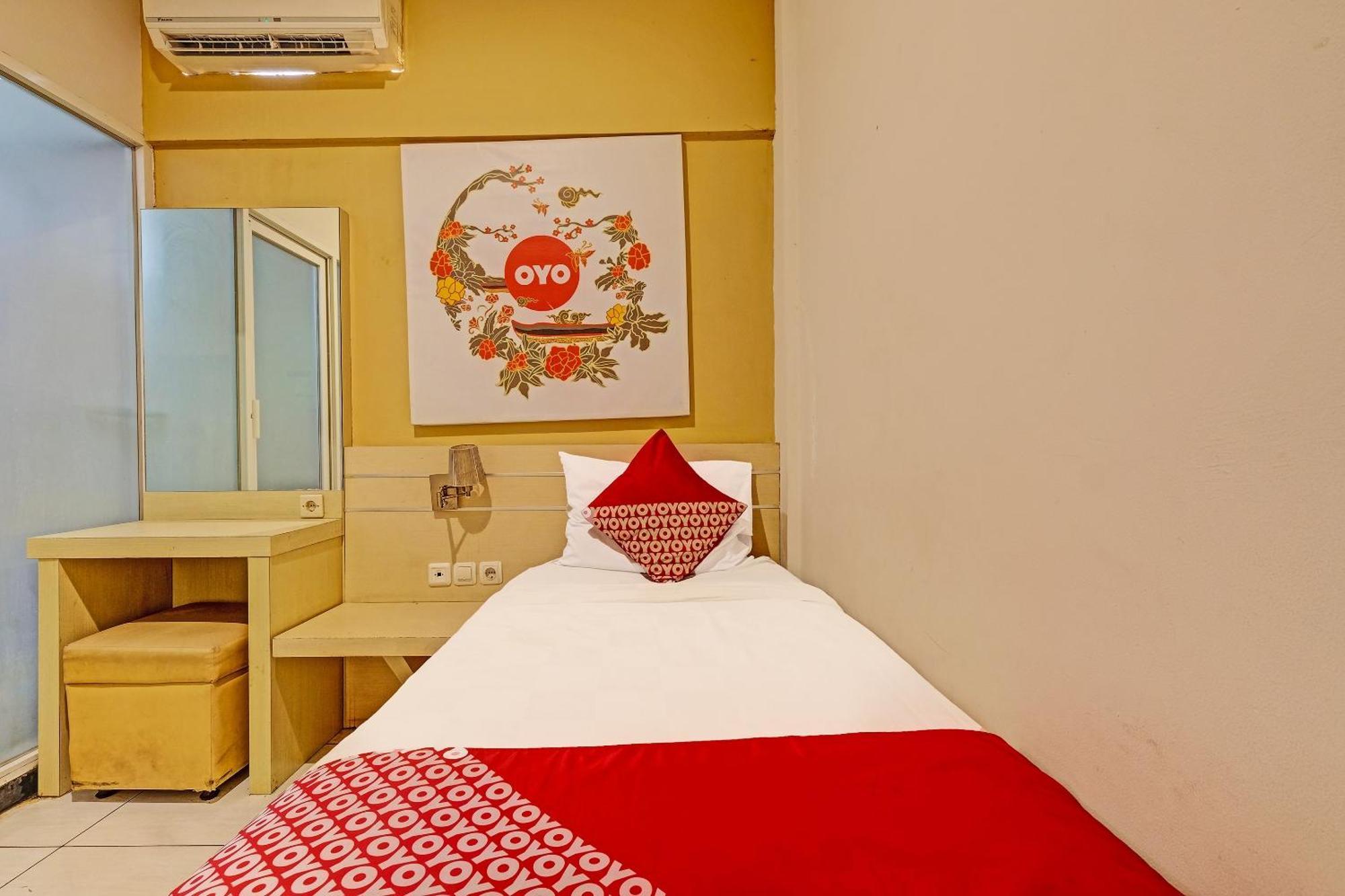 Sky Guesthouse Semarang Exterior photo